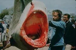 Oceanographer Matt Hooper (Richard Dreyfuss), Chief Martin Brody (Roy Scheider) with a shark