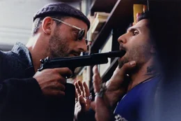 L&eacute;on (Jean Reno) ist ein eiskalter Auftragskiller