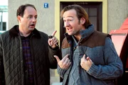 Gregor und Hubert streiten sich wegen der Kostenübernahme für die Wurstproduktion. Von links: Hubert Kirchleitner (Bernhard Ulrich) und Gregor Brunner (Holger M. Wilhelm). Gregor und Hubert streiten sich wegen der Kostenübernahme für die Wurstproduktion. Von links: Hubert Kirchleitner (Bernhard Ulrich) und Gregor Brunner (Holger M. Wilhelm).
