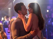 Jamie Dornan (Christian Grey), Dakota Johnson (Anastasia Steele).