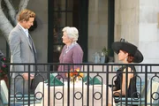 Patrick (Simon Baker, l.) und Grace (Amanda Righetti, r.) ermitteln in einem neuen Fall und stoßen dabei auf Nikki (Eve Brenner, M.).