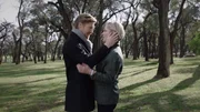 Jakob Novak (Alexander England) und Olivia Cotterill (Georgina Haig)