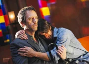 Ratlosigkeit: Hugh Laurie als Dr. Gregory House, Omar Avila als Esteban Hernandez. Ratlosigkeit: Hugh Laurie als Dr. Gregory House, Omar Avila als Esteban Hernandez.