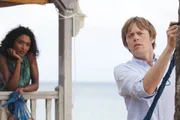 Camille (Sara Martins) und Humphrey (Kris Marshall) ermitteln an einem Filmset. Das Double der Hauptdarstellerin wurde durch vergiftete Pralinen ermordet, die eigentlich für die Hauptdarstellerin selbst bestimmt waren. Camille (Sara Martins) und Humphrey (Kris Marshall) ermitteln an einem Filmset. Das Double der Hauptdarstellerin wurde durch vergiftete Pralinen ermordet, die eigentlich für die Hauptdarstellerin selbst bestimmt waren.