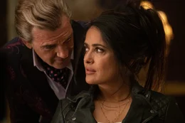 Aristoteles Papadopoulos (Antonio Banderas), Sonia Kincaid (Salma Hayek).