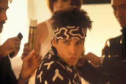Eines Tages wird Model Derek Zoolander (Ben Stiller) einer fatalen Gehirnw&auml;sche unterzogen, die aus ihm einen Attent&auml;ter machen soll ...