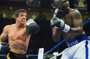 Rocky (Sylvester Stallone, li.) stellt sich der Herausforderung gegen den amtierenden und um einiges j&uuml;ngeren Schwergewichtschamp Mason "The Line" Dixon (Antonio Tarver) zu boxen - dem letzten gro&szlig;en Kampf in seinem Leben.
