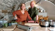 Einkochen, Einmachen, Einfrieren, Vakuumieren. Spitzenkoch Timo Böckle zeigt Yvonne Willicks clevere Methoden zum Haltbarmachen.