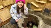 Anna besucht die Fischotterbabys "Helmut" und "Luise". Anna besucht die Fischotterbabys "Helmut" und "Luise".