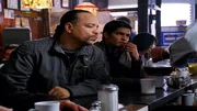 Die Detectives Fin Tutuola (Ice-T, l.) und Mike Sandoval (Nicholas Gonzalez) wollen das Verschwinden einer jungen Frau aufklären und suchen im Umfeld eines Drogendealers nach Hinweisen.