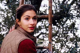 Ist in den polnischen Arbeiter Pawel verliebt: Chiara (Giulia Steigerwalt) ...