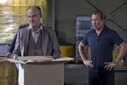 Otto Frankel (Jim Meskimen, l.) und Jones (Pasha D. Lychnikoff)