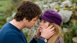 Gerry Kennedy (Gerard Butler, l.); Holly Kennedy (Hilary Swank, r.)