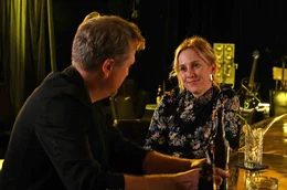 Linda (Marlene Morreis) trifft ihre Jugendliebe Markus (Patrick von Blume) wieder.