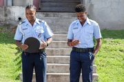 (v.li.): Tobi Bakare (Officer Jean-Pierre Hopper), Tahj Miles (Marlon Price).