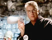 Gil Grissom (William Petersen) bezweifelt, dass ein Hund den Jogger get&ouml;tet hat. Tiere entnehmen ihren Opfern nicht mit Pr&auml;zision die Organe!