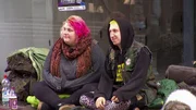 Jonas und Freundin Lara beim Schnorren; Jonas und Freundin Lara beim Schnorren