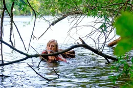 Das Dating ist f&uuml;r Linda (Marlene Morreis) ein Sprung ins kalte Wasser.