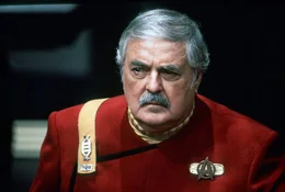 Captain Scott (James Doohan) muss miterleben, wie sein Freund und Kollege Captain Kirk spurlos verschwindet.