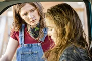 (v.li.): Emma Kenney (Debbie Gallagher), Elise Eberle (Sandy Milkovich). (v.li.): Emma Kenney (Debbie Gallagher), Elise Eberle (Sandy Milkovich).