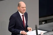 Nach dem Überfalls Russlands auf die Ukraine rief Bundeskanzler Olaf Scholz (SPD) bei seiner Regierungserklärung am 27.02.2022 eine Zeitenwende aus. Nach dem Überfalls Russlands auf die Ukraine rief Bundeskanzler Olaf Scholz (SPD) bei seiner Regierungserklärung am 27.02.2022 eine Zeitenwende aus.