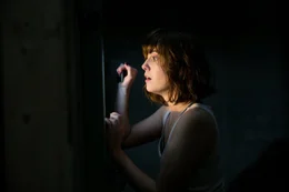 Was wird Michelle (Mary Elizabeth Winstead) erwarten, wenn sie die T&uuml;r des Bunkers &ouml;ffnet?