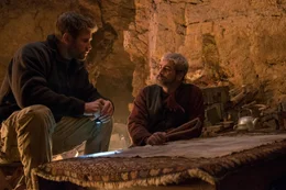 Captain Mitch Nelson (Chris Hemsworth, l.); General Dostum (Navid Negahban, r.)