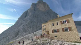 Im &bdquo;Gartl&ldquo; zwischen den Vajolett&uuml;rmen, der Laurinswand und dem Rosengartenspitz, steht am Rand die Gartlh&uuml;tte.
