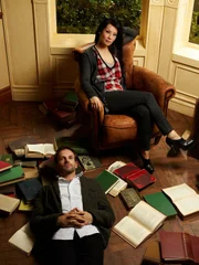 (1. Staffel) - Elementary: Sherlock Holmes (Jonny Lee Miller, l.) und Joan Watson (Lucy Liu, r.) im heutigen New York ...