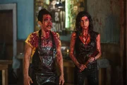Pablo Simon Bolivar (Ray Santiago, l.); Kelly Maxwell (Dana DeLorenzo, r.)
