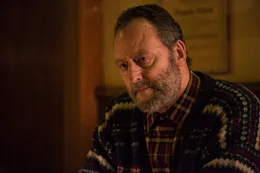 Augusto Flores (Jean Reno)