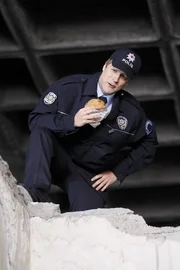 Sturmi (Oliver Pocher) hat Ben und Semir zur Flucht aus dem türkischen Gefängnis verholfen.