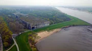 Ein Koloss aus Beton: der Bunker "Valentin" in Bremen-Farge.
