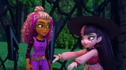 v.li.: Clawdeen, Draculaura.