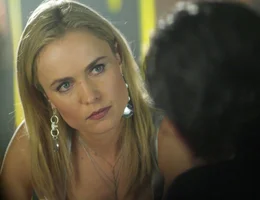 Alex (Radha Mitchell)