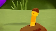 Der Regenwurm hat Spaß beim Versteck-Spiel mit Fieps und Pieps.