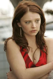 Kidnapping-Opfer Jill Girrard (Elisabeth Harnois) wird rechtzeitig gefunden, kann und will aber keine Angaben zu ihrem Entf&uuml;hrer machen, da sie am Stockholm-Syndrom leidet.