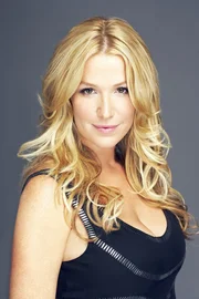 Poppy Montgomery (Samantha Spade).