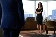 Für Jessica (Gina Torres) wird es ungemütlich: sie wird erpresst und soll ihren Posten als geschäftsführende Partnerin räumen. Wird sie eine Lösung finden, um ihre Position zu retten? Für Jessica (Gina Torres) wird es ungemütlich: sie wird erpresst und soll ihren Posten als geschäftsführende Partnerin räumen. Wird sie eine Lösung finden, um ihre Position zu retten?