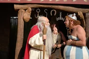 l-r: Miraculix (Pierre Richard), Ob&eacute;lix (Gilles Lellouche)