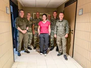 Wie wichtig die erholsame Nachtruhe für uns ist, erfährt Lisa Gadenstätter am eigenen Leib: Im Zuge der Dreharbeiten soll sie drei Tage bzw. 60 Stunden lang wach bleiben. Dabei wird der Verfall ihrer kognitiven und körperlichen Fähigkeiten gemessen und verglichen. Im Bild: Lisa Gadenstätter beim "Bunkertest" des österreichischen Bundesheeres.