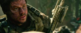 Begeht als Dienst&auml;ltester einen fatalen Fehler: Marcus Luttrell (Mark Wahlberg), der ihn und seine Kameraden das Leben kosten kann ...