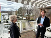 Leslie Kean im Gespräch mit Tim Gallaudet. (Vice Media Acquisitions LLC) Leslie Kean im Gespräch mit Tim Gallaudet. (Vice Media Acquisitions LLC)