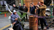 Chain Reaction: Team Fail, Fail, Fail, Win tritt in einer filmthemen-basierten Challenge gegen die Insaign Crew an; Hosts und Judges: Jamie Hyneman und Adam Savage; Gastjuror Rick Baker.