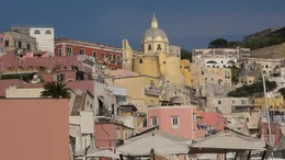 Italien wie aus dem Bilderbuch: Die bunten H&auml;user auf der Insel Procida sind ein beliebtes Fotomotiv.