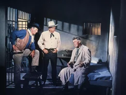 Die Comancheros sind eine Gruppe diebischer Wei&szlig;er, die gemeinsam mit Indianern Waffen und Alkohol schmuggeln und die Herrschaft &uuml;ber Texas anstreben. Aber der Texas Ranger Jake Cutter (John Wayne, links) legt sich mit ihnen an. Major Henry (Bruce Cabot, Mitte) steht ihm dabei zur Seite.