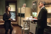 Nachdem ein Richter ermordet aufgefunden wird, machen sich Watson (Lucy Liu, l.) und Holmes (Jonny Lee Miller, r.) auf die Suche nach dem Verdächtigen: ein entflohener Häftling ... Nachdem ein Richter ermordet aufgefunden wird, machen sich Watson (Lucy Liu, l.) und Holmes (Jonny Lee Miller, r.) auf die Suche nach dem Verdächtigen: ein entflohener Häftling ...