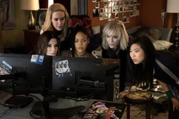 (v.l.n.r.) Debbie Ocean (Sandra Bullock); Tammy (Sarah Paulson); Nine Ball (Rihanna); Lou Miller (Cate Blanchett); Constance (Awkwafina)