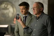 Nachdem die IMF geschlossen worden ist, wird William Brandt Jeremy Renner, l.) zwangsweise dem CIA-Chef Alan Hunley unterstellt. Doch auch das kann nichts an seiner Solidarit&auml;t zu Ethan Hunt &auml;ndern ...