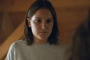 Salma (Allegra Tinnefeld) hat herausgefunden, dass ihre Halbschwester ein großes Geheimnis gehütet hat.